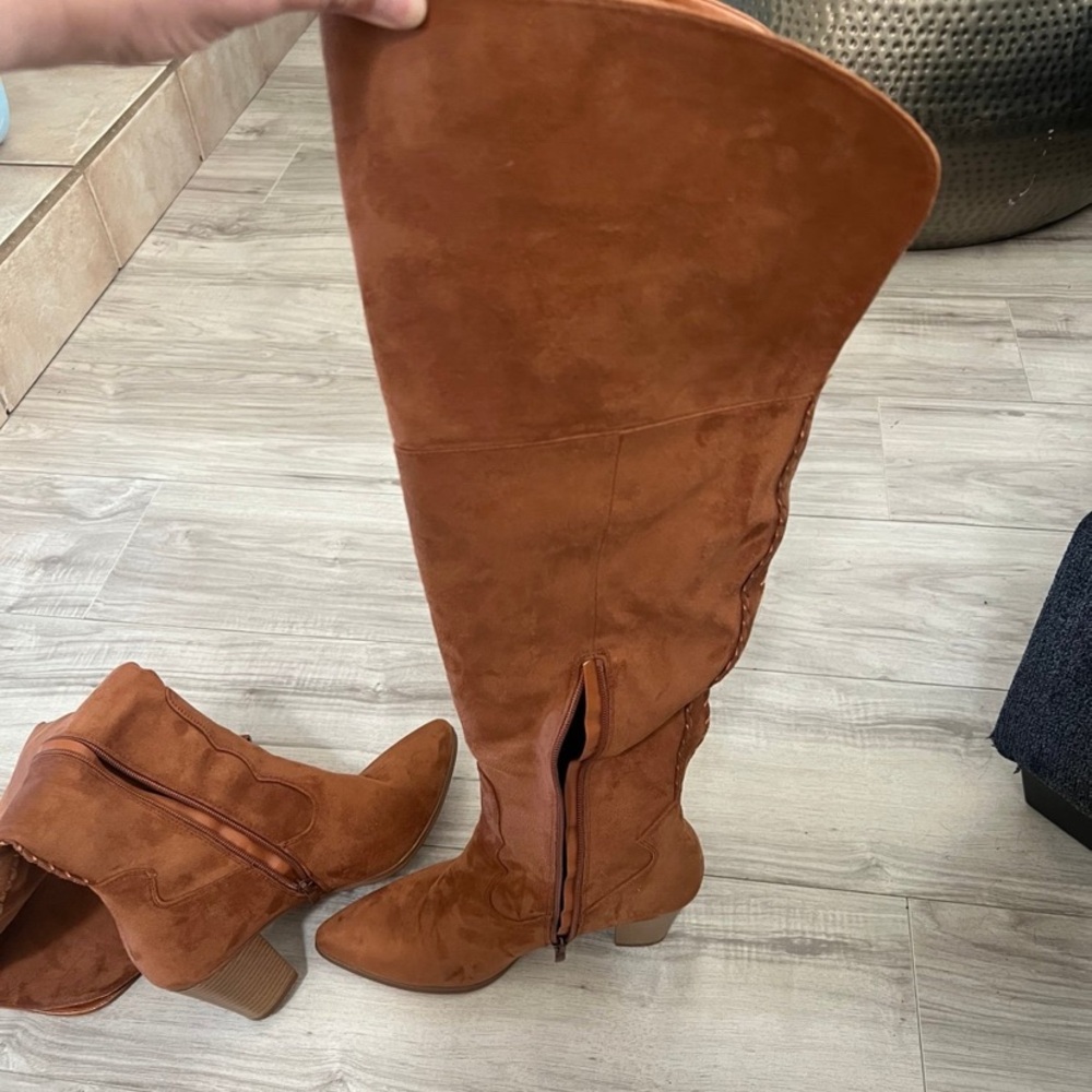 Women's Tan Knee-High Boots